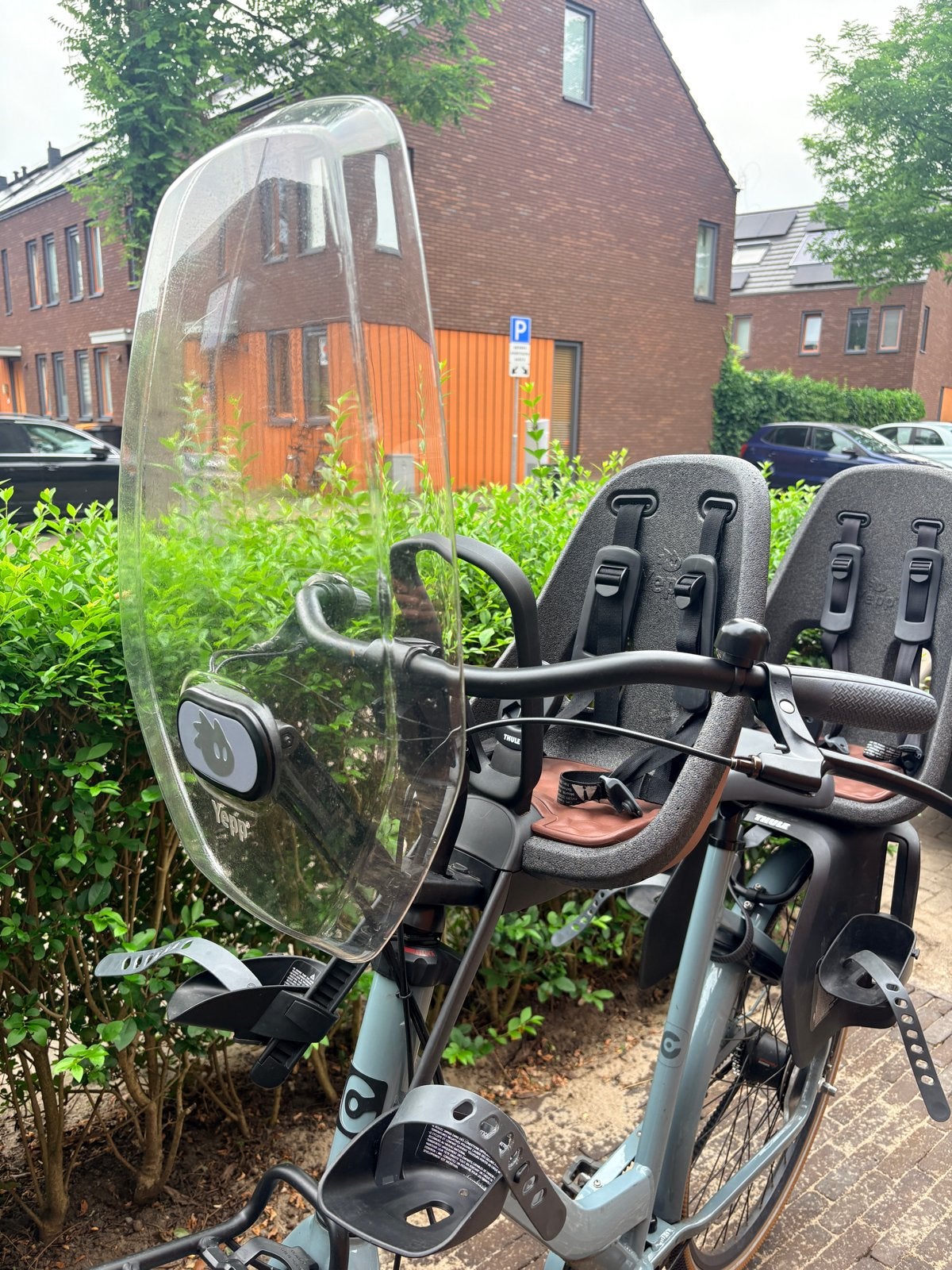 Thule Yepp Nexxt Mini Fietszitje met Windscherm, Fietsen en Brommers, Ophalen, Voetsteuntjes, Voorzitje, Zo goed als nieuw
