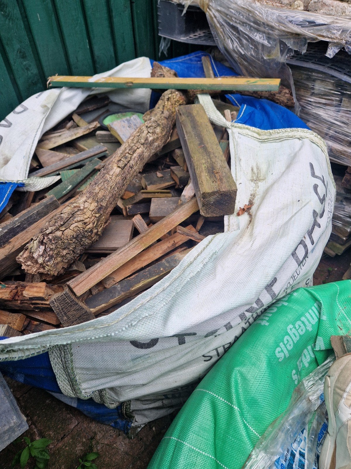 Gratis brandhout: diverse houtsoorten en maten, Minder dan 3 m³, Ophalen