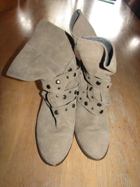 E1600 POCO LOCO mt 38 laarsjes kort beige suède echt leder, Poco Loco, Verzenden, Beige, Lage of Enkellaarzen