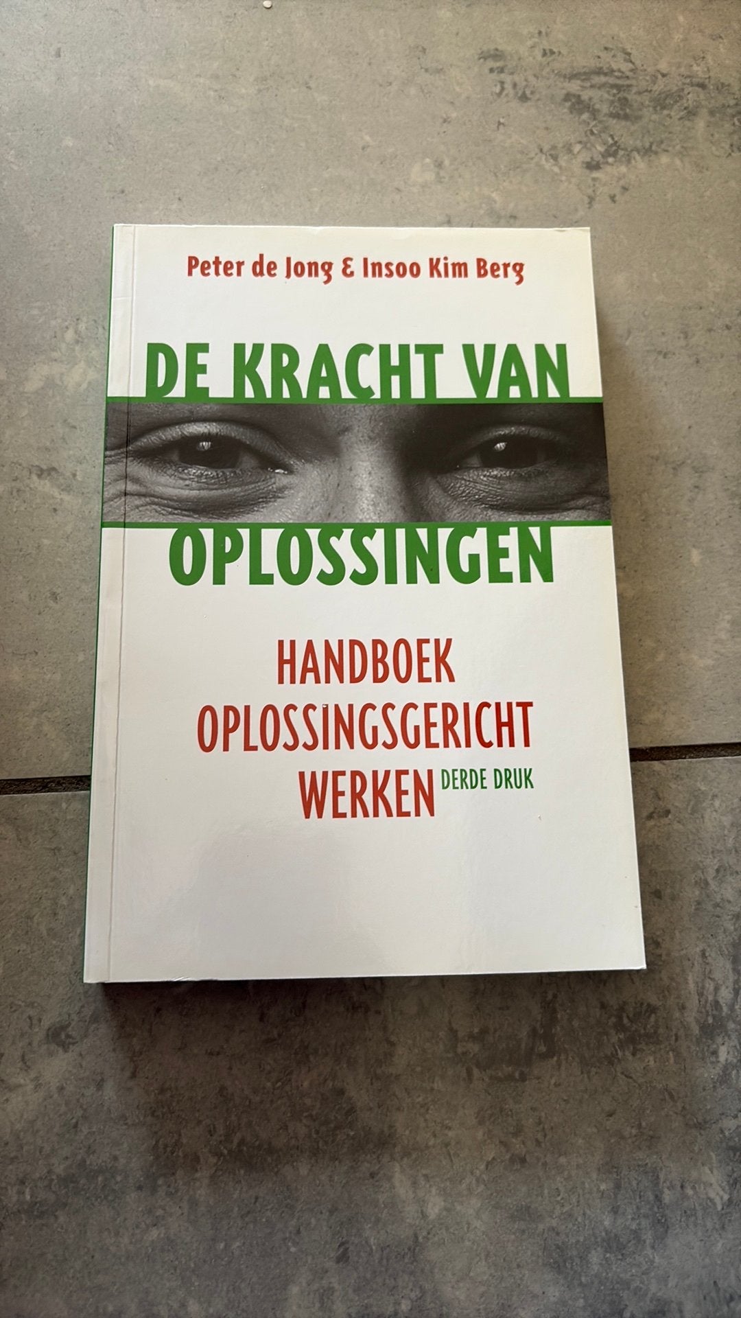 Peter de Jong - De kracht van oplossingen, Ophalen of Verzenden, Zo goed als nieuw, Peter de Jong; Insoo Kim Berg