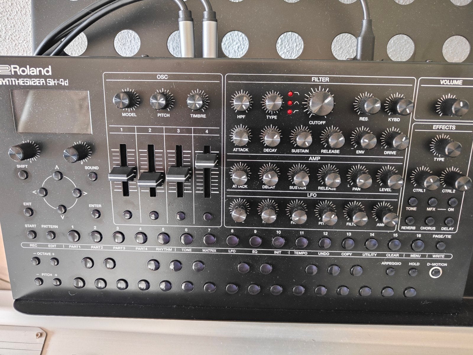 Roland sh4d inclusief de doos, Muziek en Instrumenten, Synthesizers, Ophalen, Zo goed als nieuw, Roland