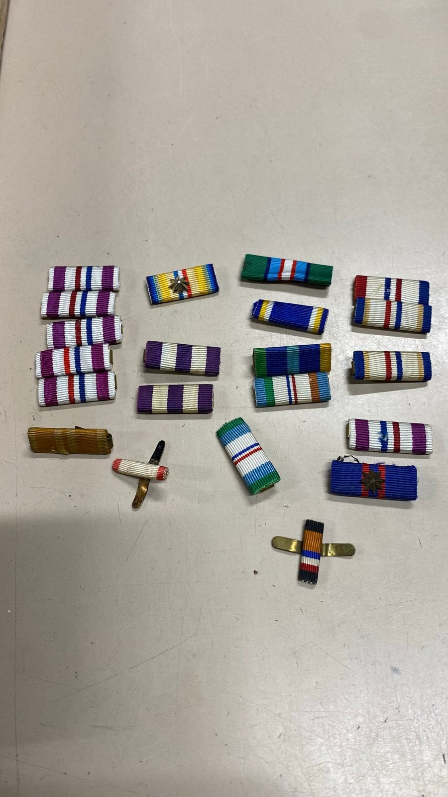 Lot van 21 militaire batons/lintjes, Verzamelen, G, G, Overige soorten, Lintje, Medaille of Wings