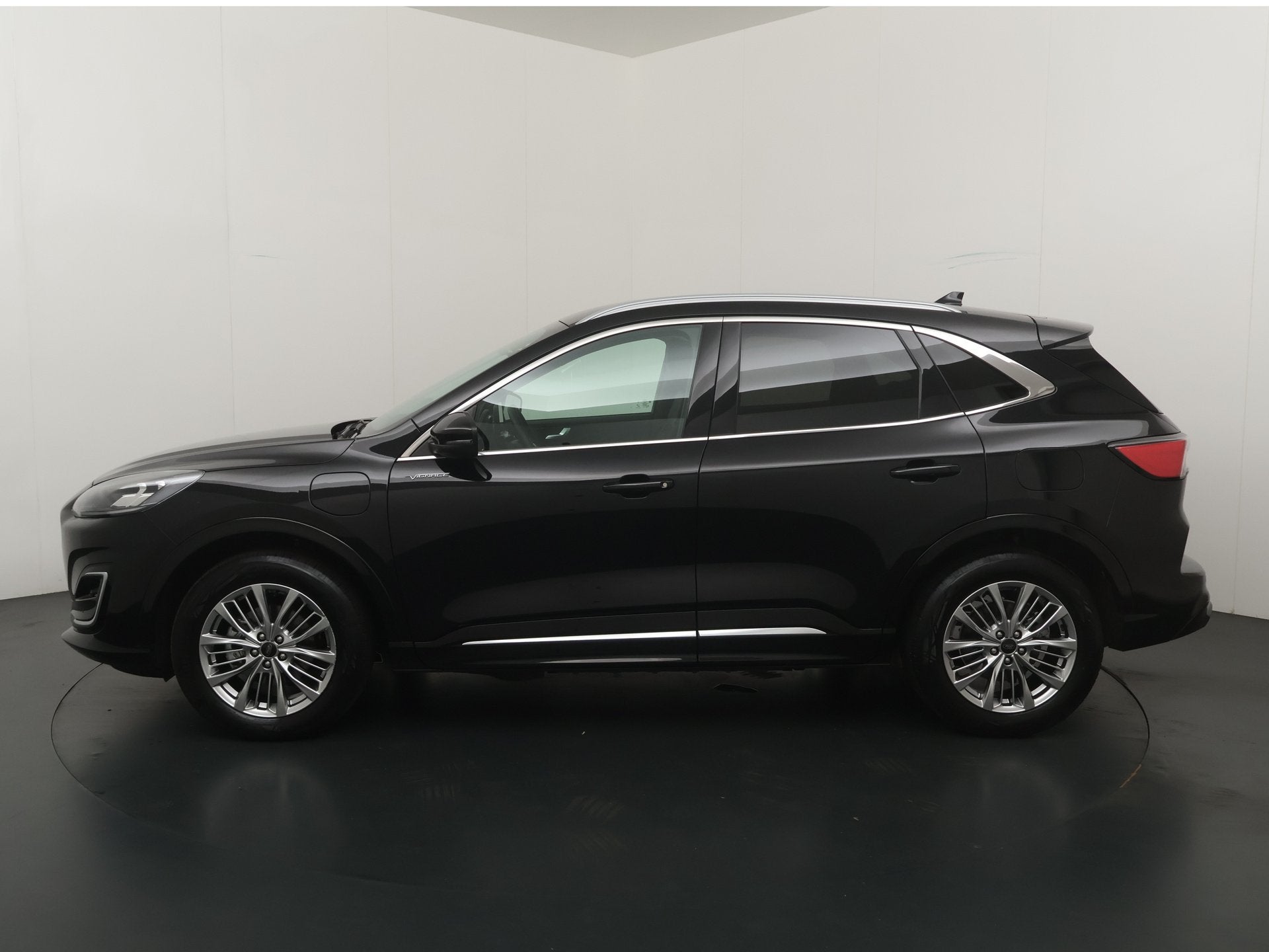 Ford Kuga 2.5 PHEV Vignale 225PK Orig NL | Nw geleverd | Mem, Dealer onderhouden, Gebruikt, 4 cilinders, Zwart
