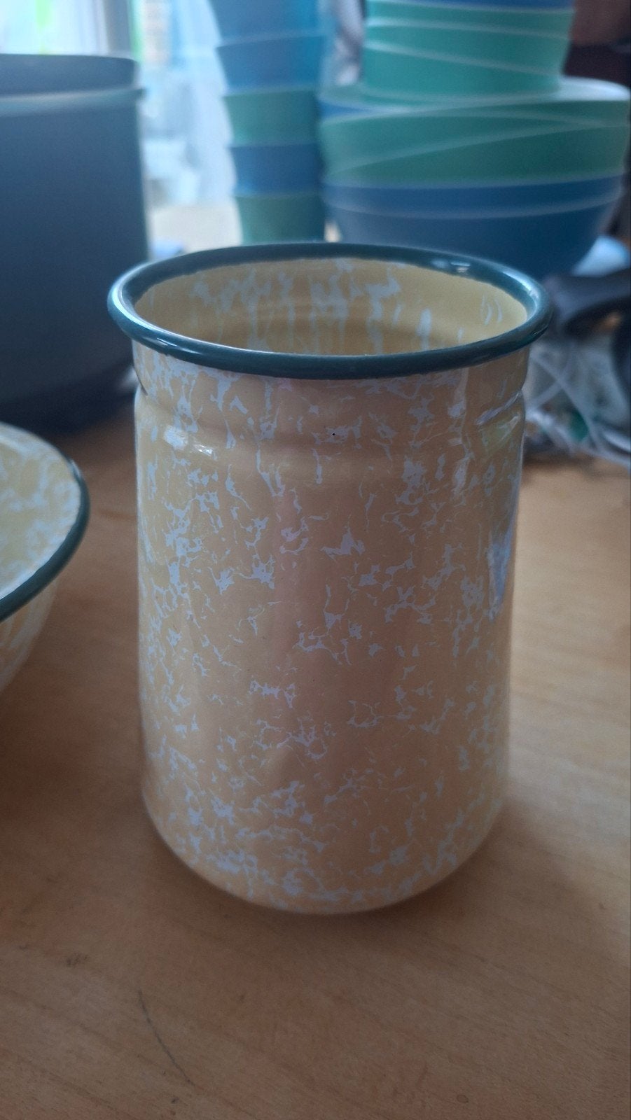 Vintage geëmailleerde kom en pot - geel gespikkeld, Ophalen of Verzenden
