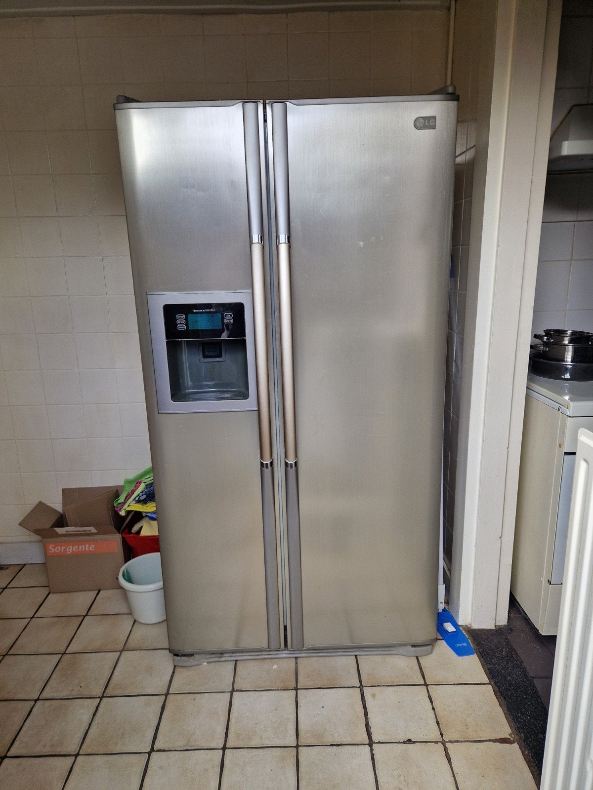 LG Amerikaanse koelkast met vriezer en waterdispenser, Witgoed en Apparatuur, Ophalen, Gebruikt, 200 liter of meer, 60 cm of meer