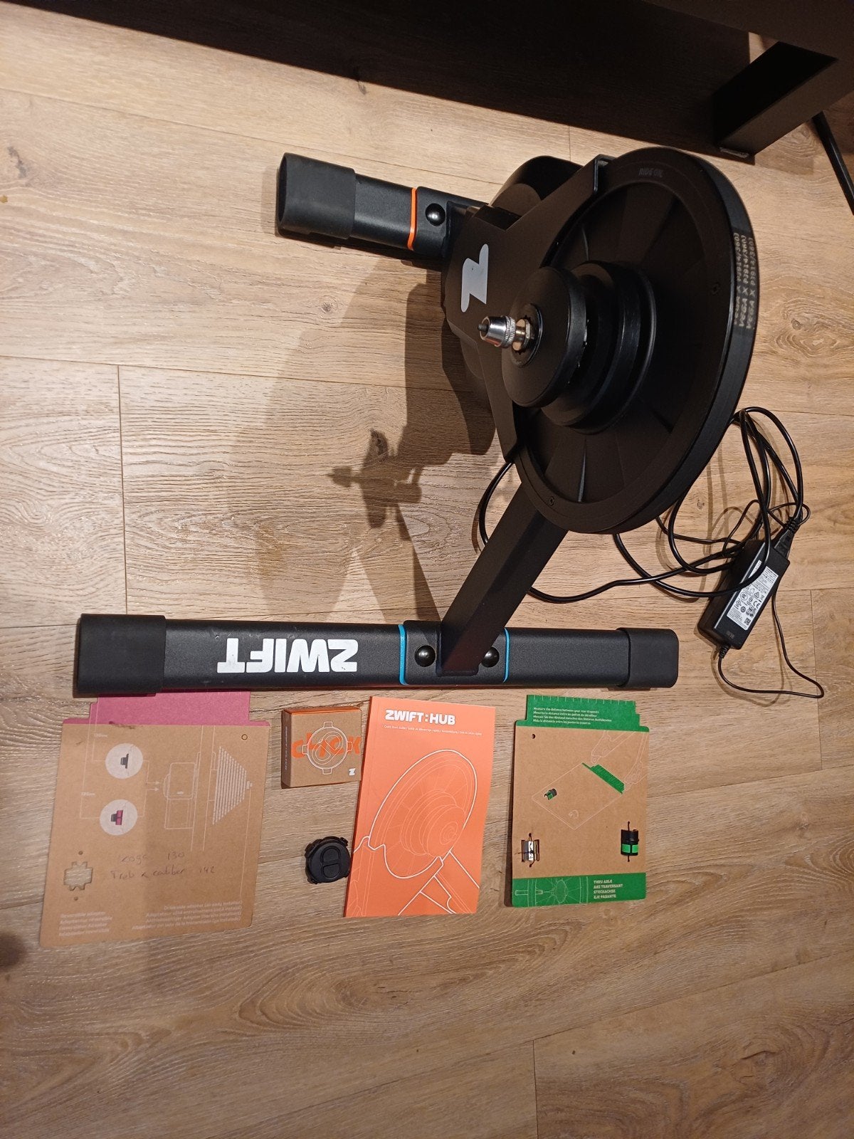 Zwift Hub Smart Trainer met coq  - Zo goed als nieuw, Minder dan 10 versnellingen, Aluminium, Zo goed als nieuw, Ophalen