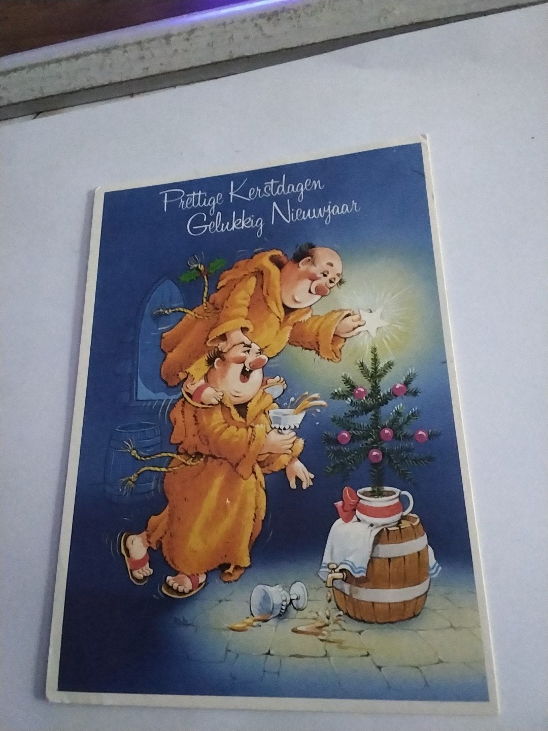 Oude Kerstkaart met monniken en kerstboom, Ophalen of Verzenden