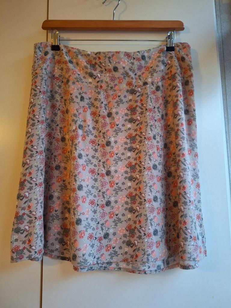 Roos rokje maat 42-44, viscose, merk Biaggini, Kleding | Dames, Rokken, Biaggini, Maat 42/44 (L), Ophalen of Verzenden, Zo goed als nieuw