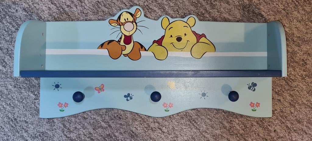 Winnie The Pooh lampjes en wandplank, Ophalen of Verzenden, Winnie de Poeh of vrienden, Zo goed als nieuw, Beeldje of Figuurtje