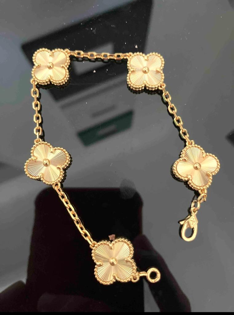 Van cleef Armband, Sieraden, Tassen en Uiterlijk, Armbanden, Nieuw, Ophalen of Verzenden, Met bedels of kralen, Goud