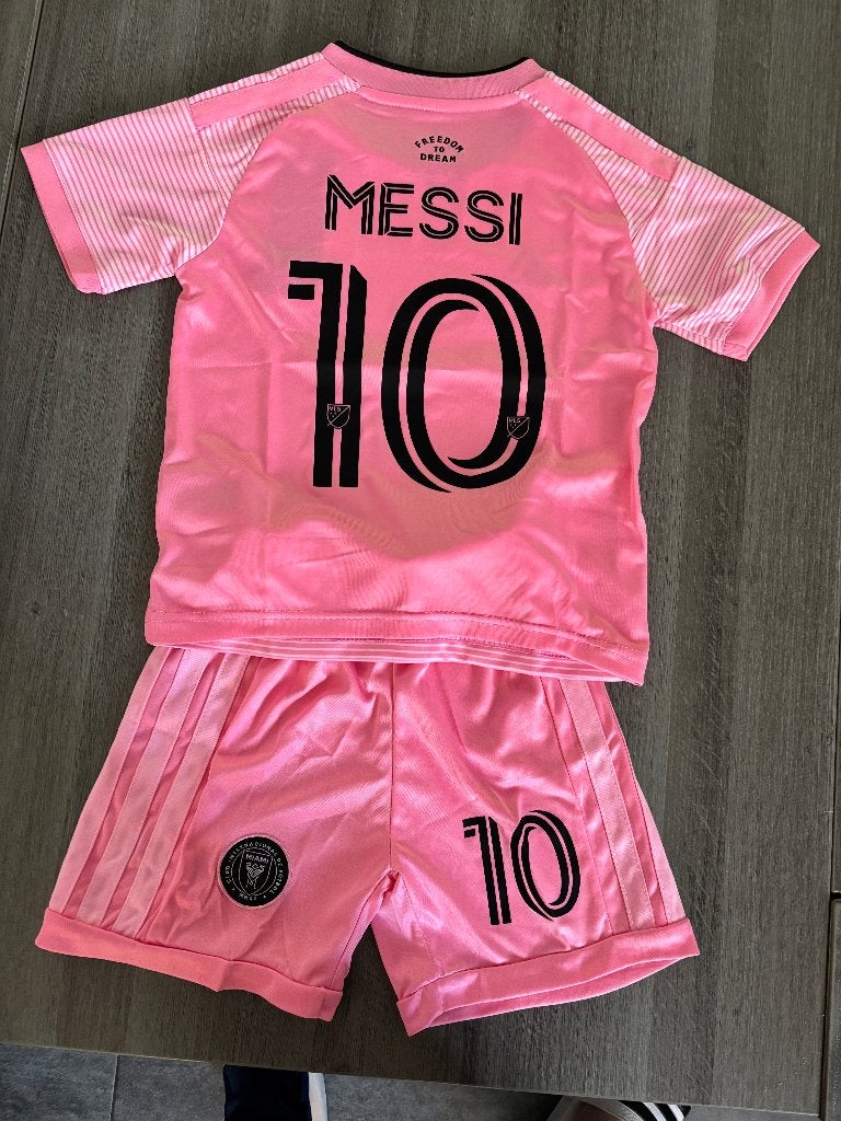 voetbal kindersetjes seizoen 26/27 op voorraad, Maat XS of kleiner, Ophalen, Nieuw, Shirt