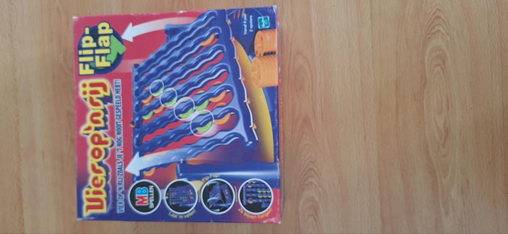 Vier op een rij Flip-Flap - MB Spellen, Hobby en Vrije tijd, Gezelschapsspellen | Bordspellen, Een of twee spelers, Ophalen, Zo goed als nieuw
