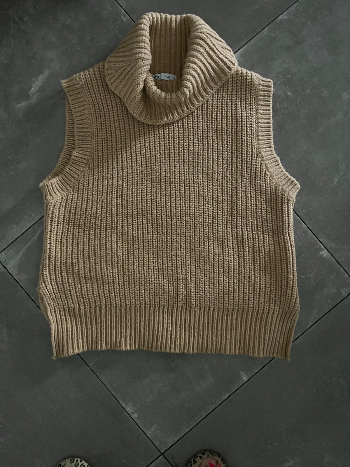 Zara coltrui mouwloze trui maat L, Kleding | Dames, Ophalen of Verzenden, Zo goed als nieuw, Maat 42/44 (L), Beige