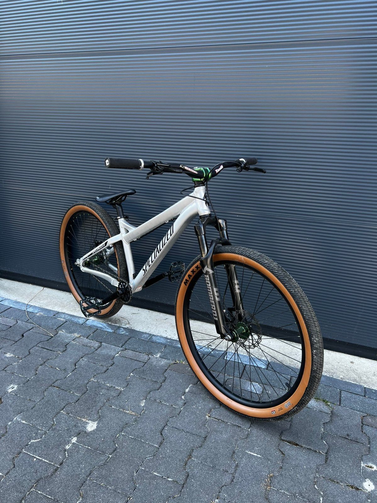 Professionele specialized dirtjumper maxxis BOMBER DJ VOORVO, Fietsen en Brommers, Fietsen | Crossfietsen en BMX, 24 inch of meer