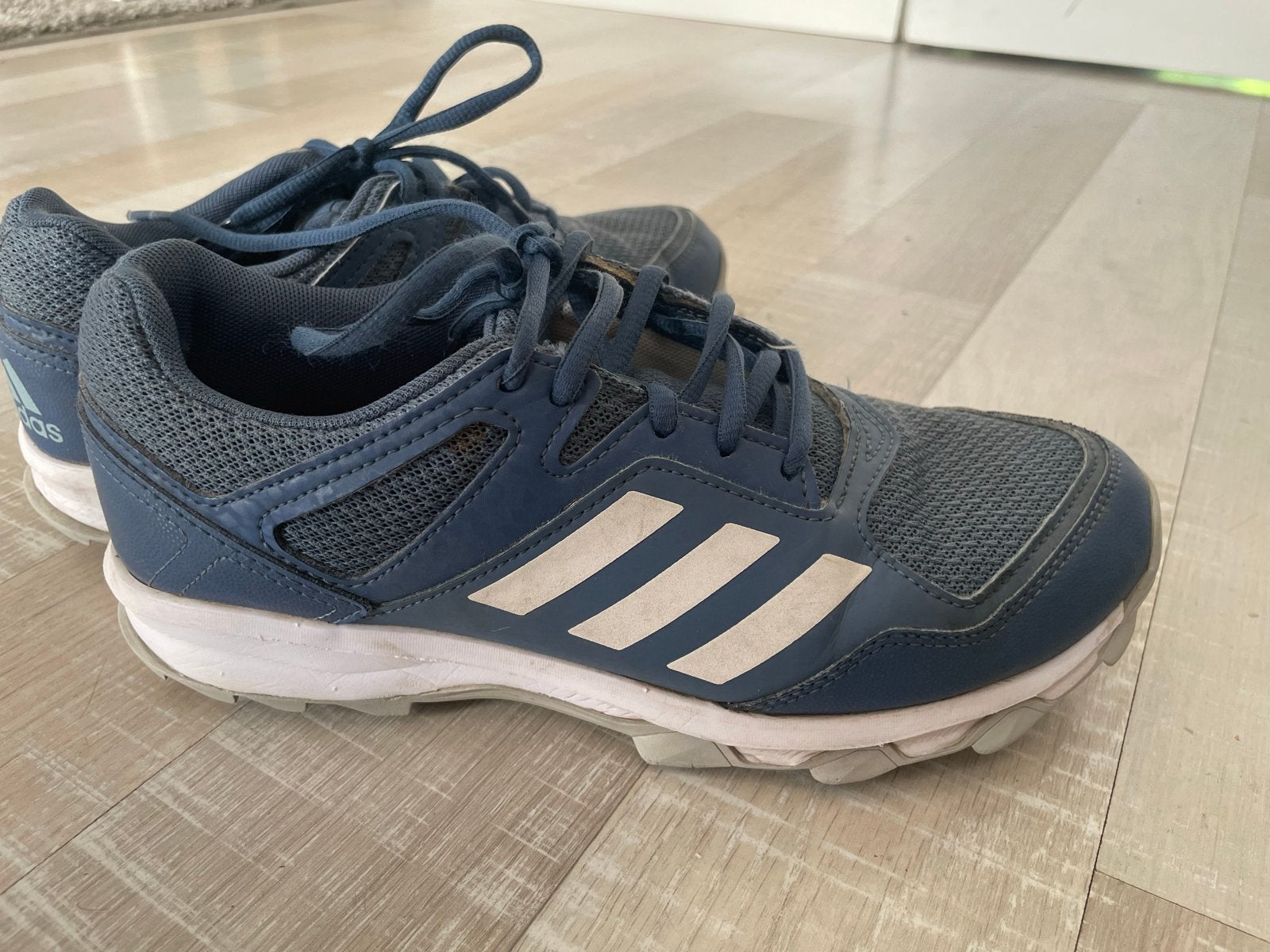 Adidas hockeyschoenen - Blauw - Maat 39 1/3, Kleding | Dames, Schoenen, Blauw, Sportschoenen, Ophalen of Verzenden, Gedragen