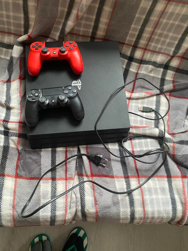 Playstation 4 black PRO 1TB, Spelcomputers en Games, Spelcomputers | Sony PlayStation 4, Ophalen of Verzenden, Zo goed als nieuw