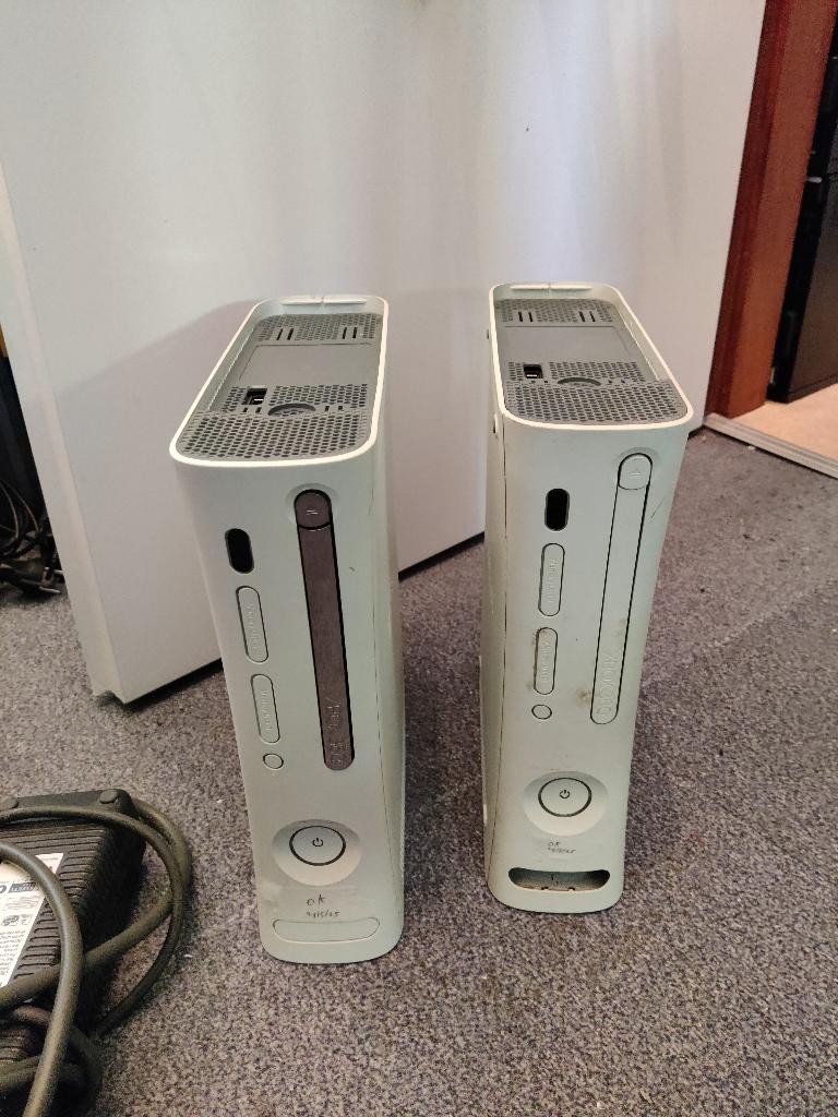 2 X XBOX-360 Arcade version 28-4, Spelcomputers en Games, Spelcomputers | Xbox 360, Ophalen of Verzenden, Gebruikt, 20 GB, Zonder controller