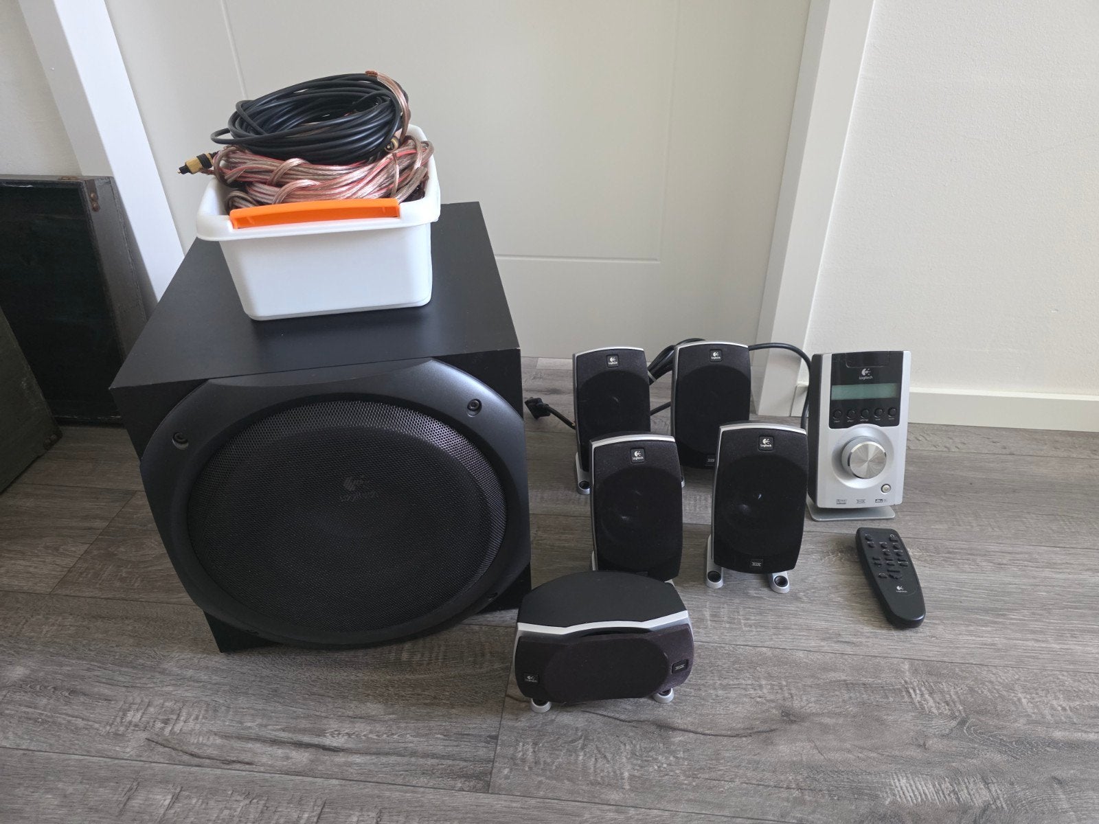 Logitech Z5500 5.1 Surround Set - Krachtig Geluid, Logitech, Zo goed als nieuw, Ophalen, 150 watt of meer