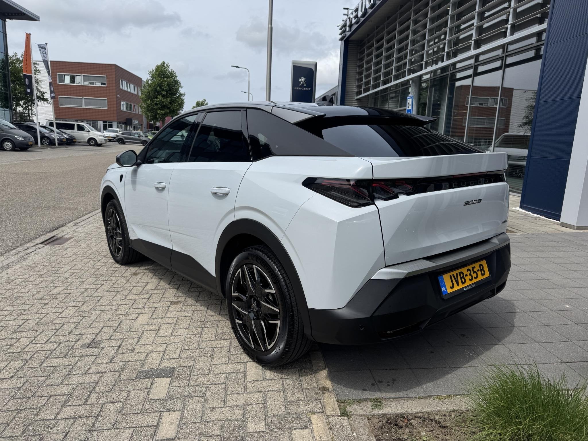 Peugeot 3008 Hybrid 145 GT l Lage kilometerstand, Auto's, Gebruikt, Euro 6, 1199 cc, Leder en Stof