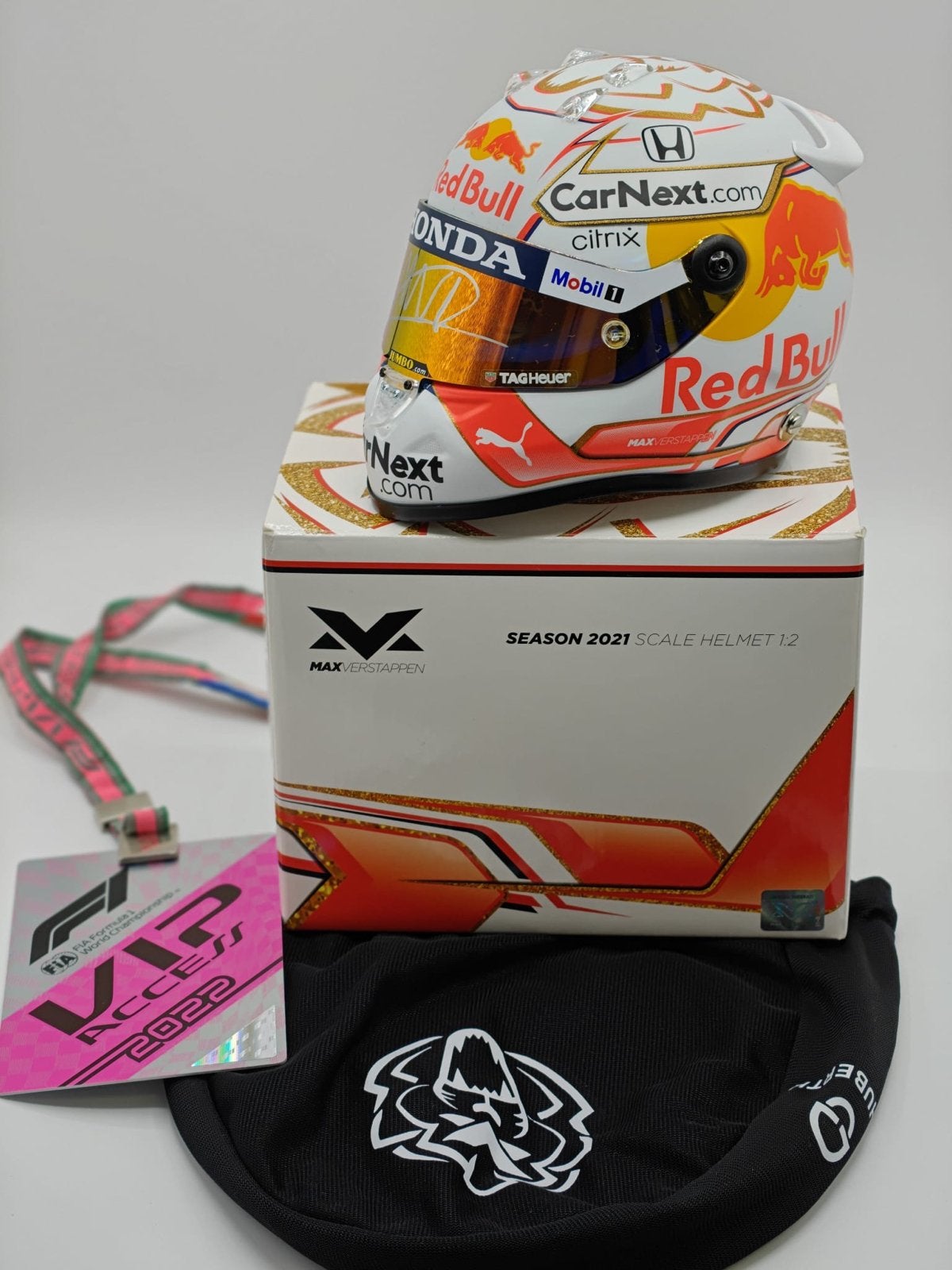Max Verstappen gesigneerde 1/2 helm 2021 Championship Livery, Verzamelen, Automerken, Motoren en Formule 1, Verzenden, Zo goed als nieuw