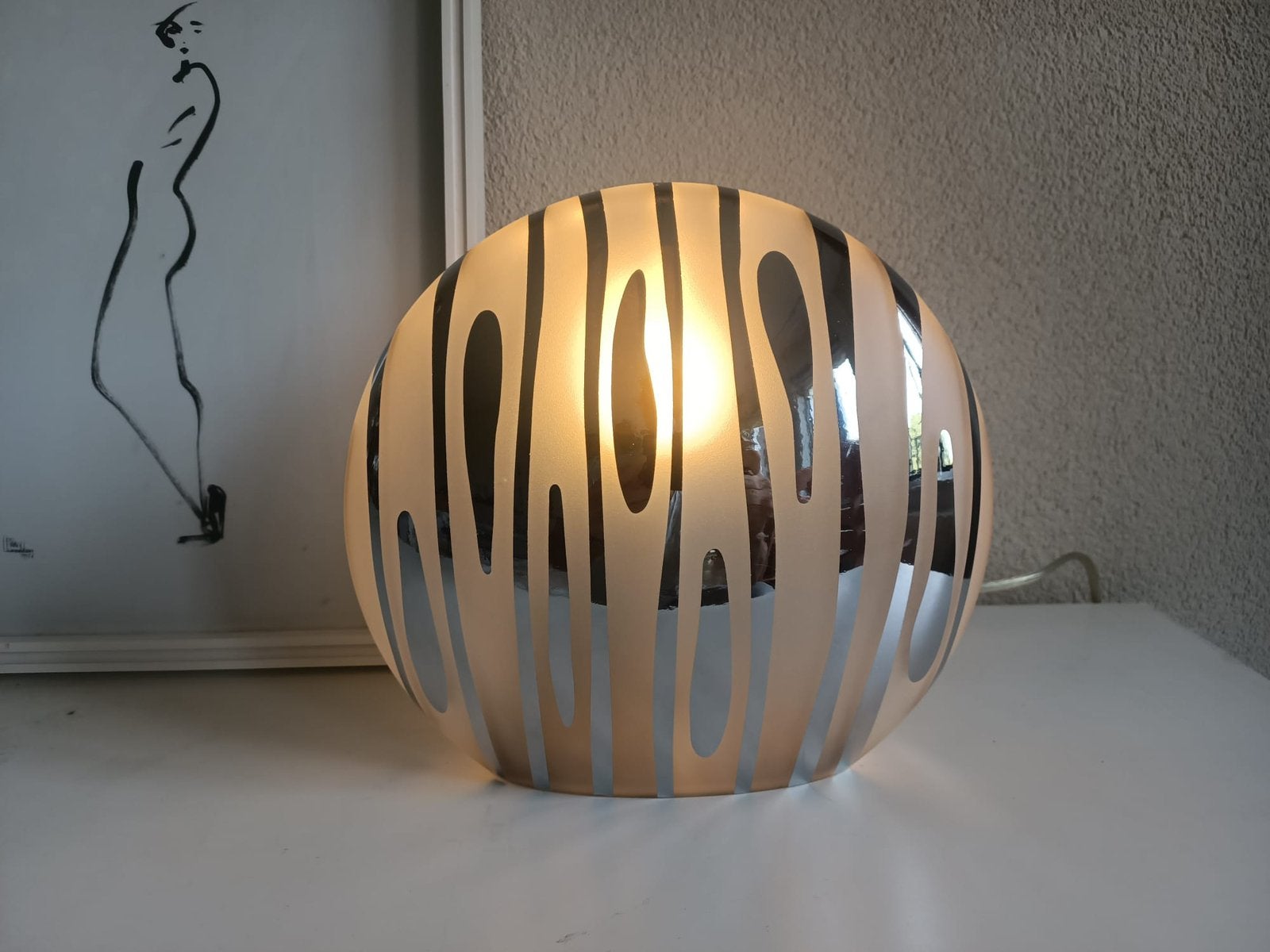 Mooie slanke designlamp van matglas met golvend zilver, Dimbaar, Overige merken, E14 (klein), Ophalen of Verzenden