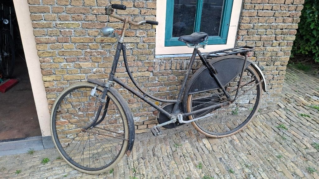 Antieke oma fiets, Fietsen en Brommers, Fietsen | Dames | Omafietsen, Ophalen, Gebruikt, Terugtraprem, Batavus