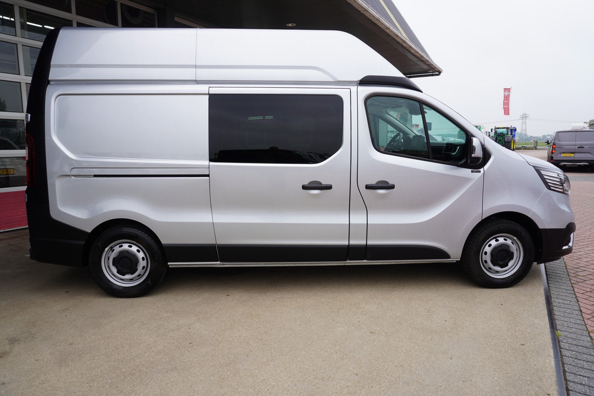Renault Trafic 2.0 Blue dCi 170PK T30 L2H2 Rolstoelbus met s, Auto's, Voorwielaandrijving, Stof, Gebruikt, 4 cilinders