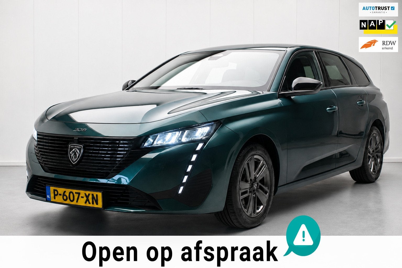 Peugeot 308 SW 1.2 PureTech Business Edition Automaat NL-aut, Stof, Gebruikt, 1199 cc, Blauw