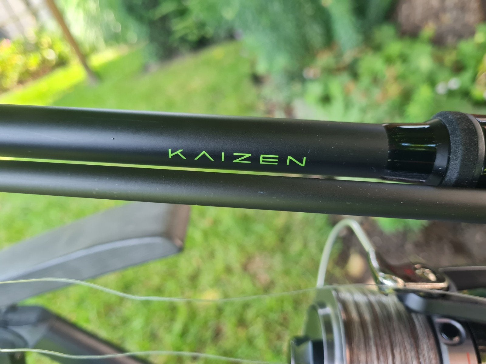 Korda Kaizen Green 12ft 3lb met 3 Daiwa Windcast BR 5500 LDA, Ophalen of Verzenden, Zo goed als nieuw, Complete set