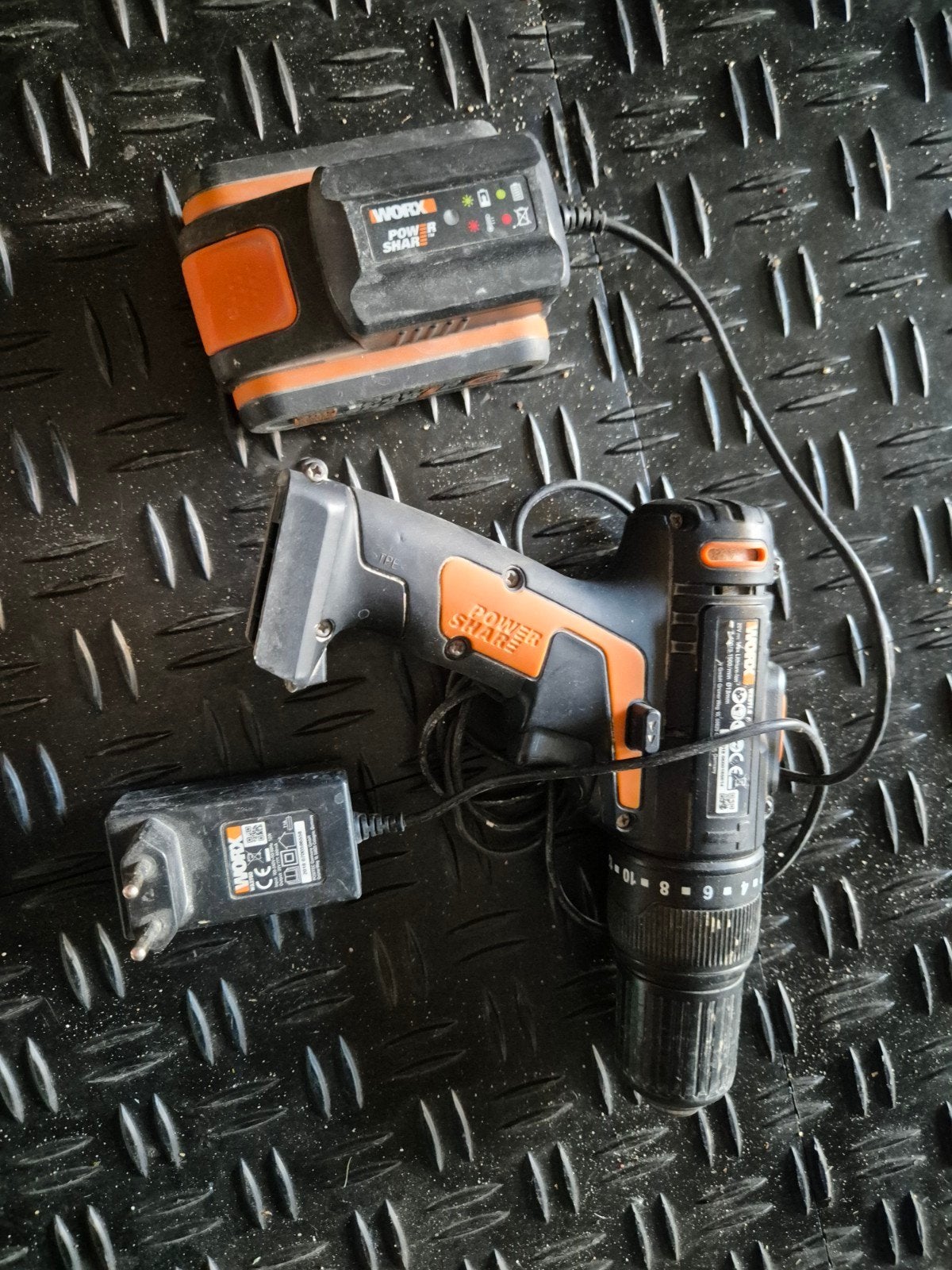 Worx Accuboor met lader en accu - 20V PowerShare, Boormachine, Gebruikt, Variabele snelheid, Ophalen of Verzenden