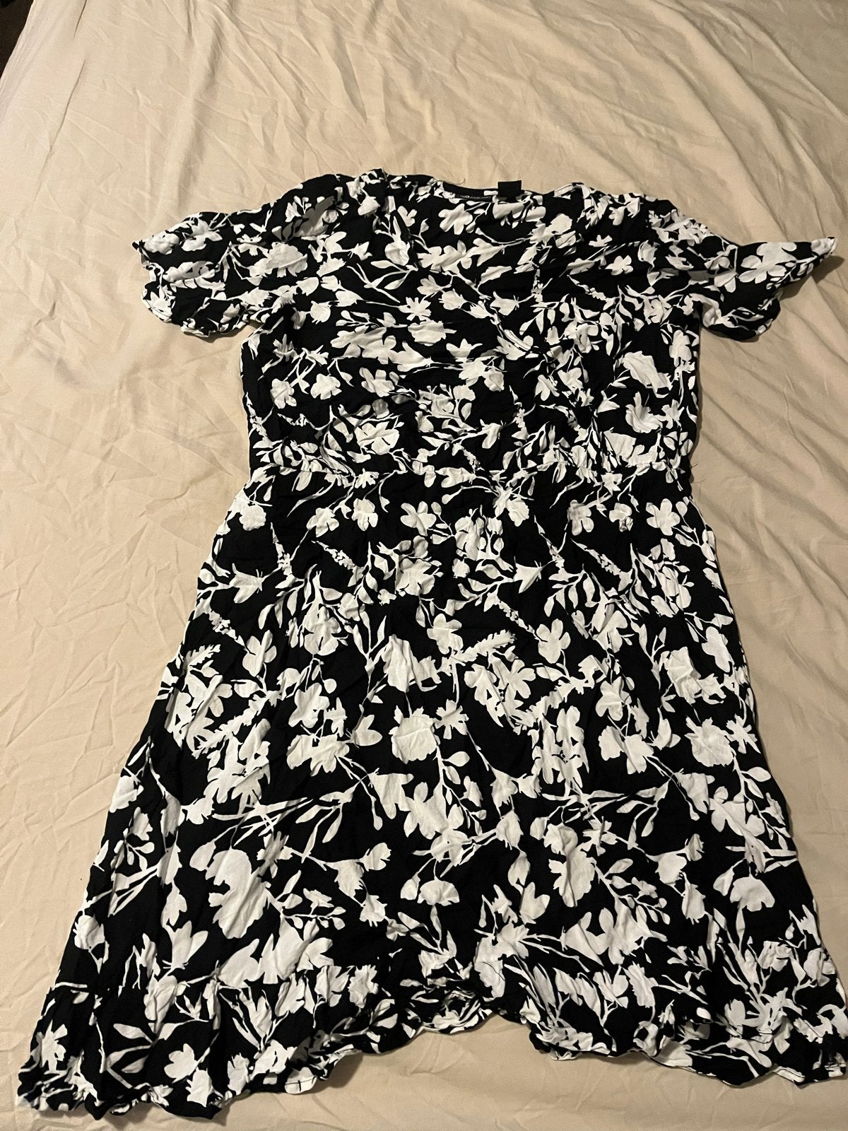 Zwart-witte bloemenjurk van UP2FASHION, Maat 38/40 (M), Zwart, Ophalen of Verzenden, Zo goed als nieuw