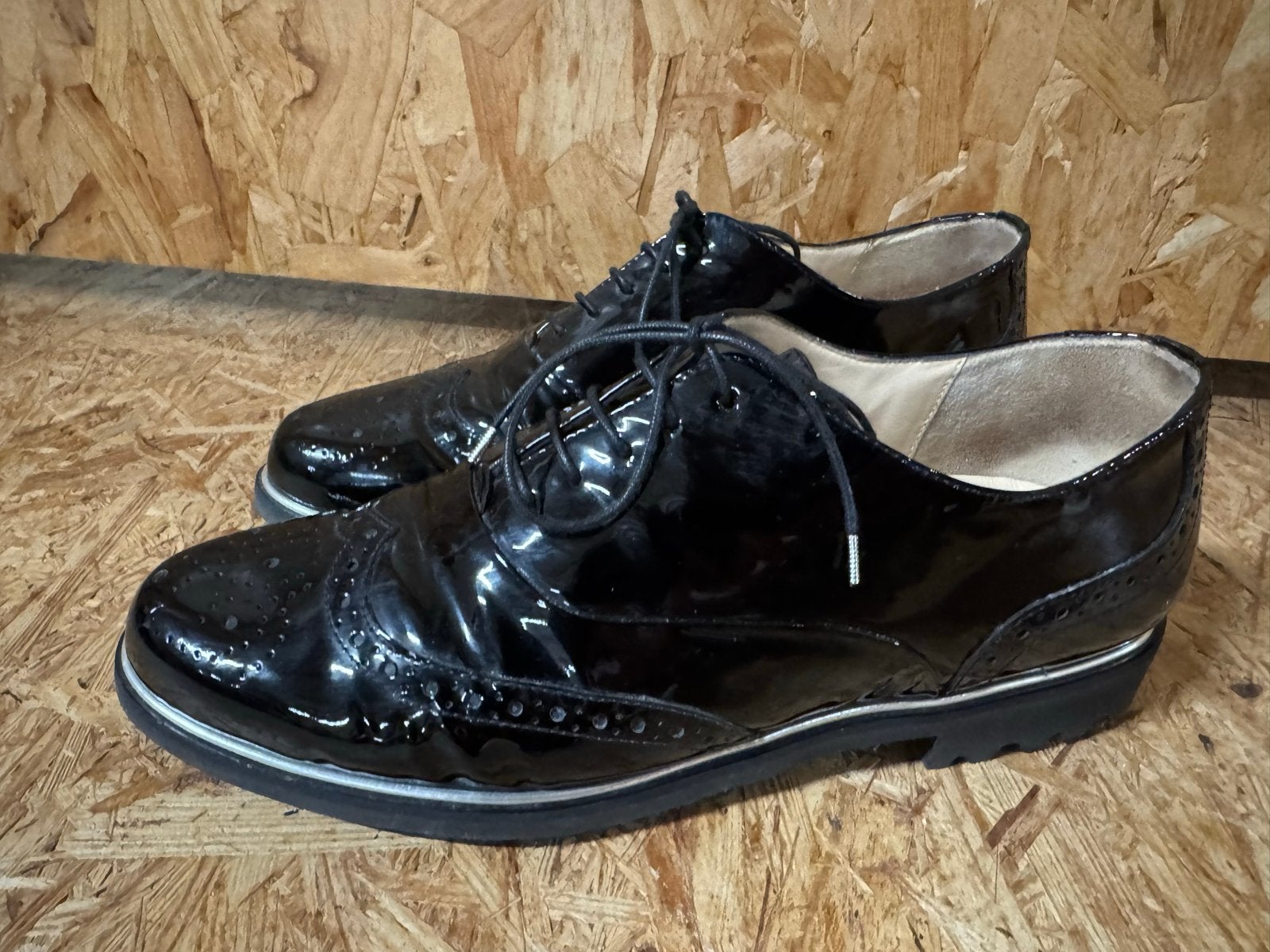 Hassia Lakleren Brogues / veterschoenen - Maat 7 (40.5), Kleding | Dames, Schoenen met lage hakken, Zwart, Ophalen of Verzenden