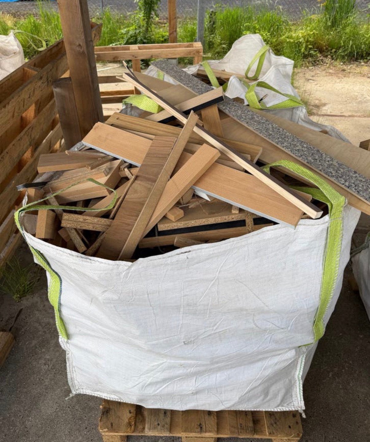 Gratis af te halen – Big bags resthout / plaatmateriaal, Tuin en Terras, Haardhout, Minder dan 3 m³, Ophalen