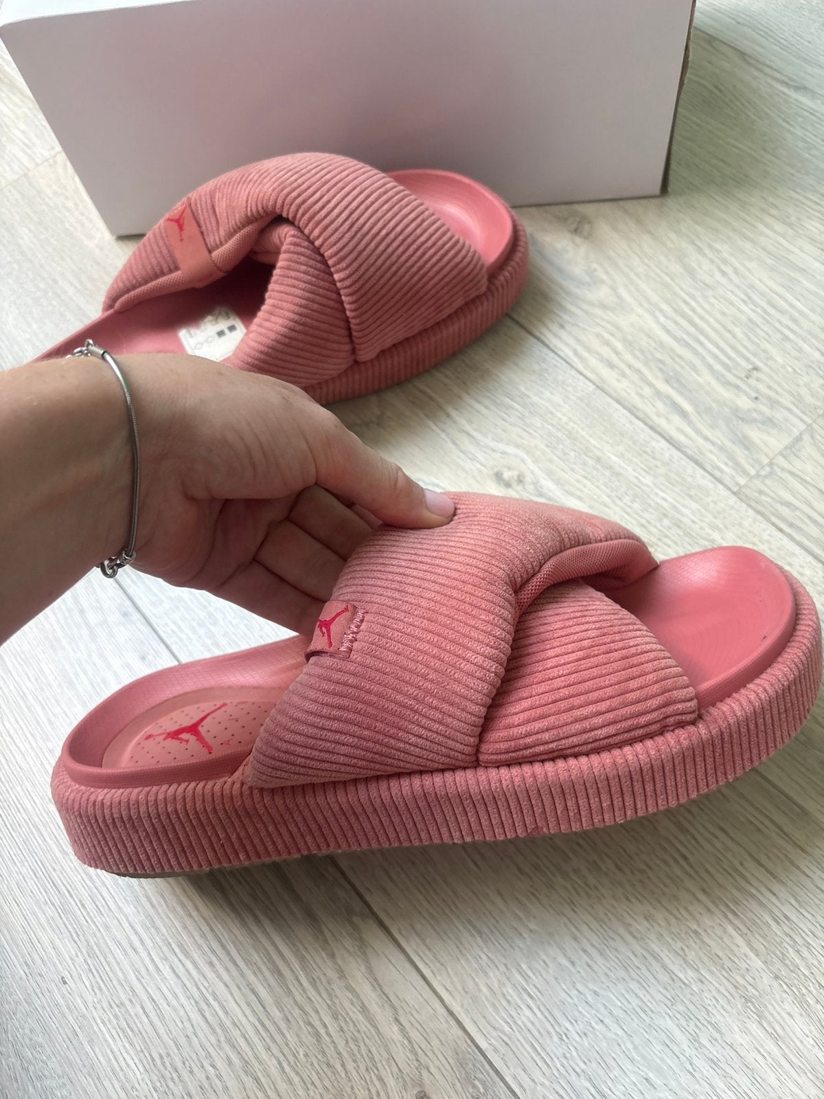 Nike air Jordan Sophia slide slippers, Ophalen of Verzenden, Zo goed als nieuw, Roze, Sneakers of Gympen