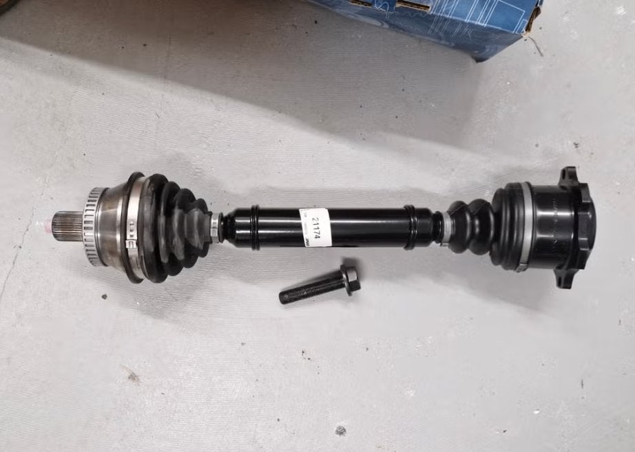 Audi S8 D2 / A8 aandrijfas NIEUW, Ophalen of Verzenden, Nieuw, Audi