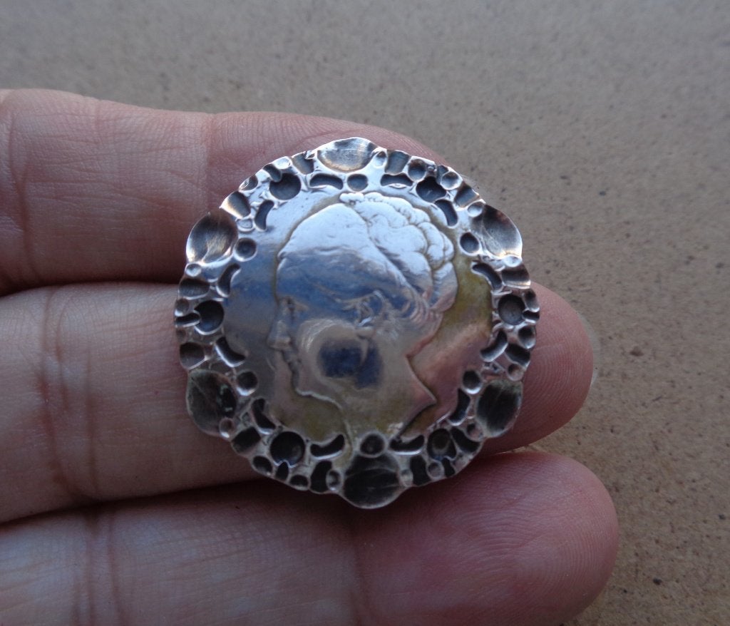 zilveren broche van een oude gulden [407], Verzenden, Zilver, Broche