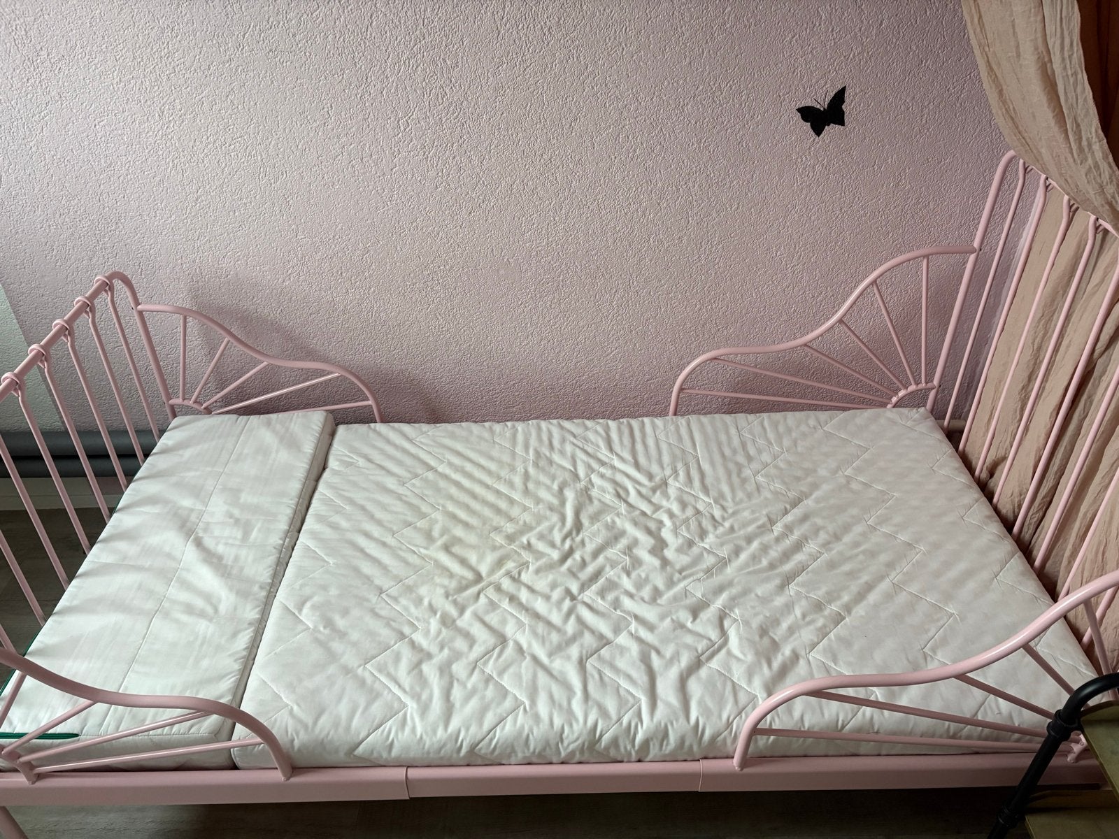 IKEA MINNEN Meegroeibed - Lichtroze met matras, Ophalen, Gebruikt, 70 tot 85 cm, Matras