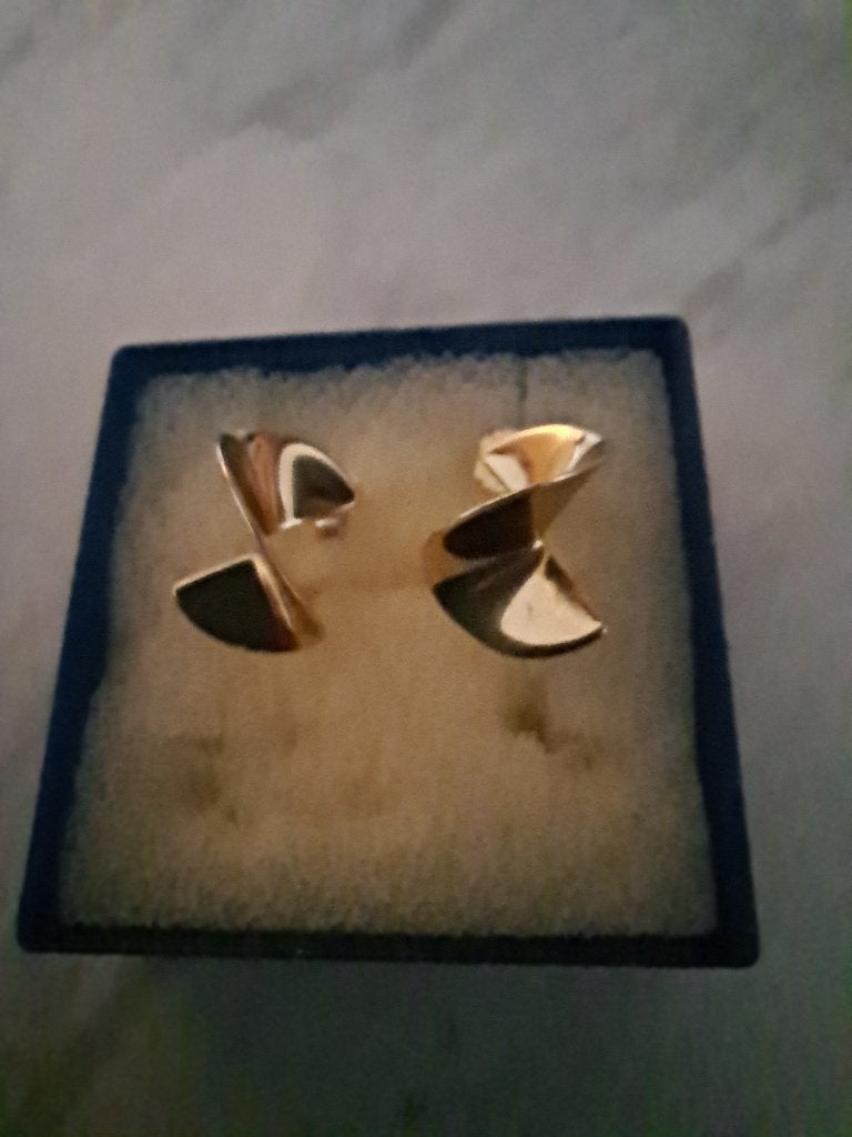 In nieuwstaat oorbellen in de vorm van Wokkel 14 karaat, Ophalen of Verzenden, Zo goed als nieuw, Knopjes of Stekers, Goud