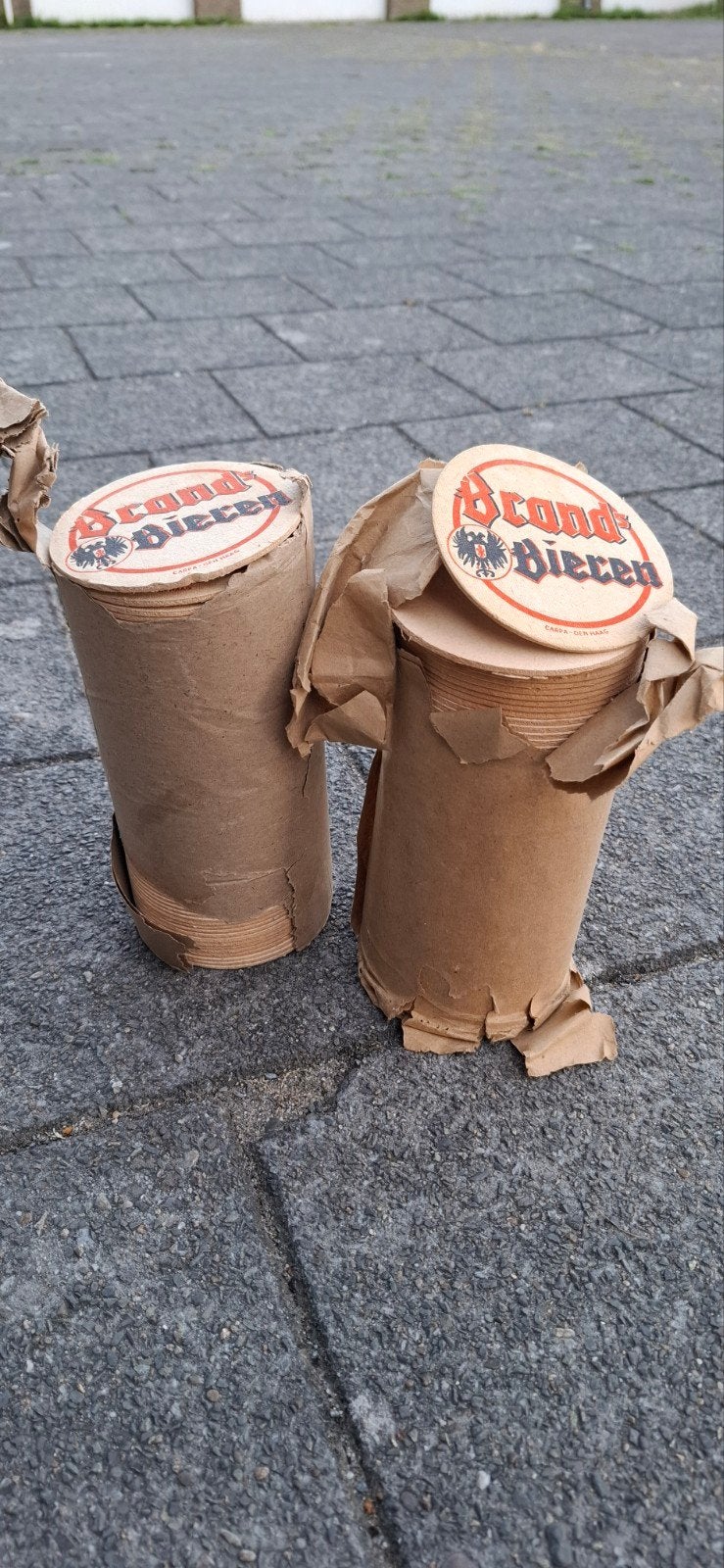 2 rollen met oude bierviltjes brouwerij Brand Wylre, Ophalen of Verzenden, Viltje(s), Brand