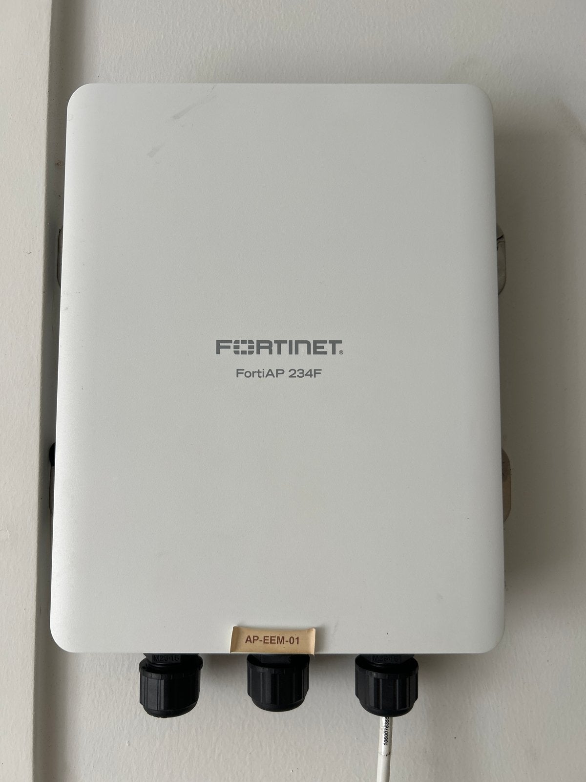 FortiAP 234F Outdoor Wireless Access Point - Tri radio, Ophalen of Verzenden, Zo goed als nieuw