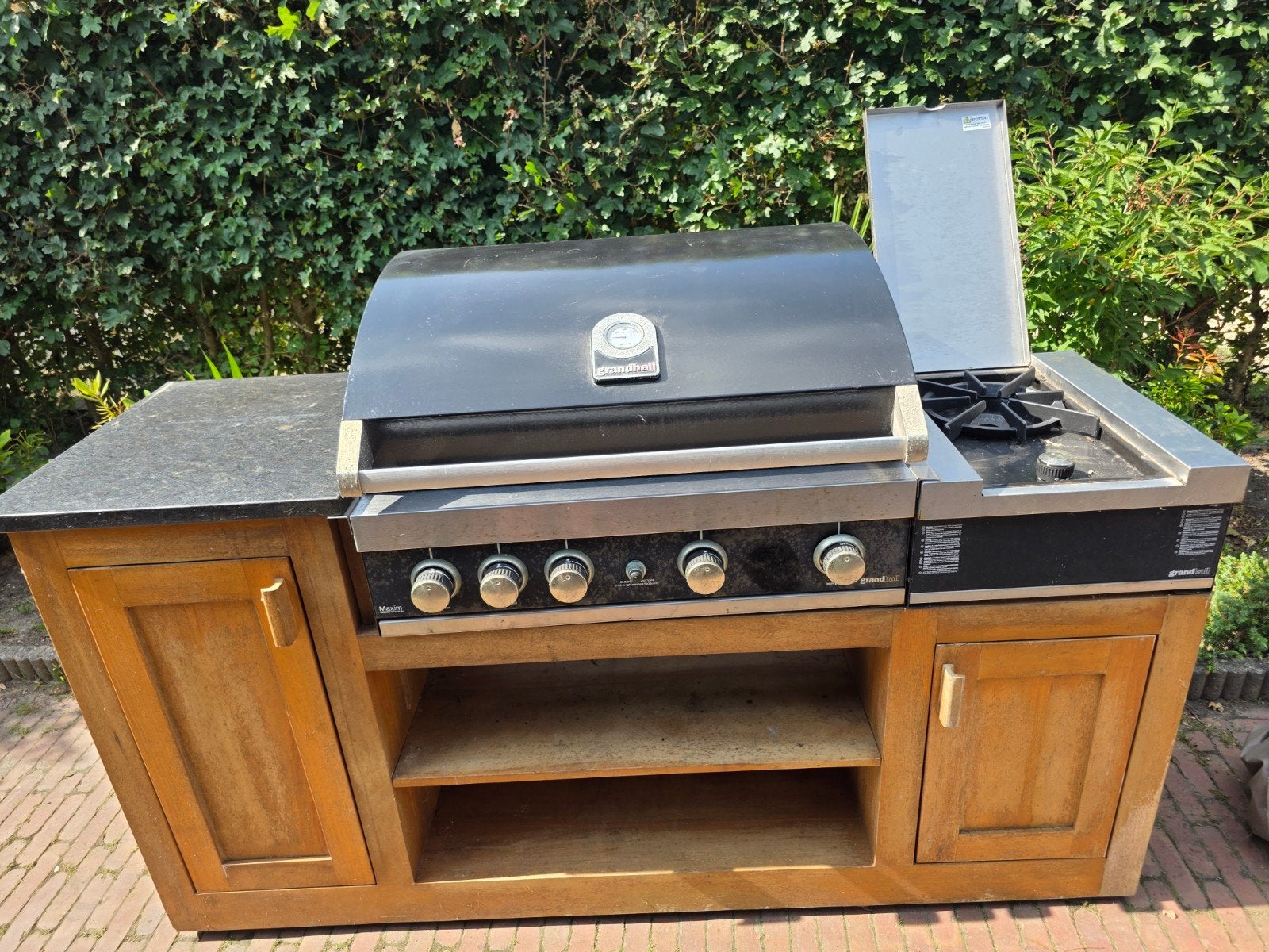 Grandhall buitenkeuken met gasbarbecue, Ophalen, Gebruikt, Grandhall