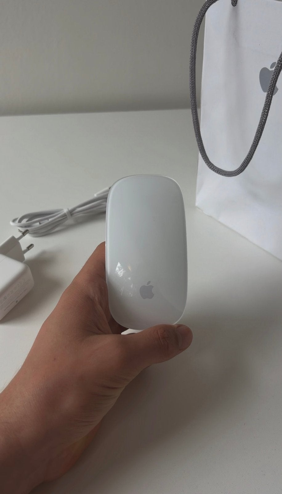Apple Magic Mouse 2, Computers en Software, Muizen, Muis, Rechtshandig, Ophalen of Verzenden, Zo goed als nieuw