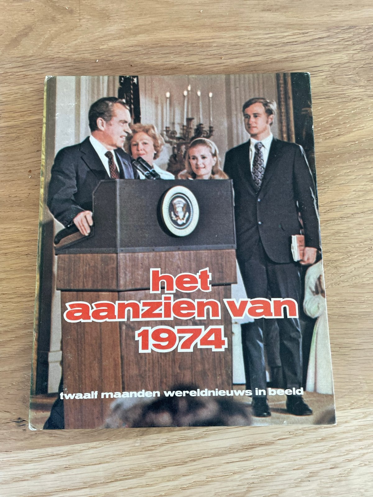 Het Aanzien van 1974 - Twaalf maanden wereldnieuws, Boeken, Ophalen of Verzenden, Gelezen, Overige typen