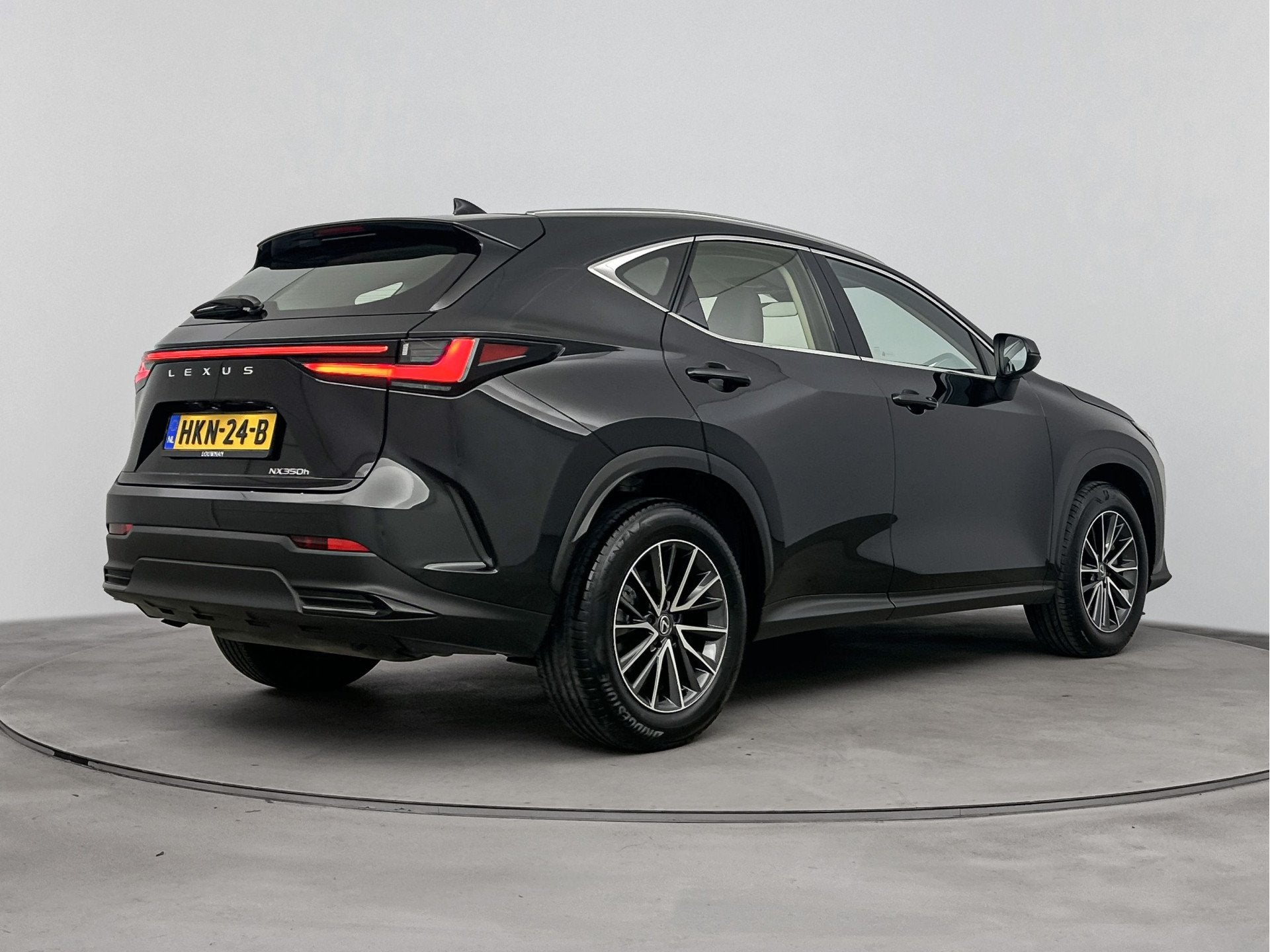 Lexus NX 350h | Stoel- en stuurwielverwarming | Parkeercamer, Auto's, Automaat, 12 maanden, Stoelverwarming, Gebruikt