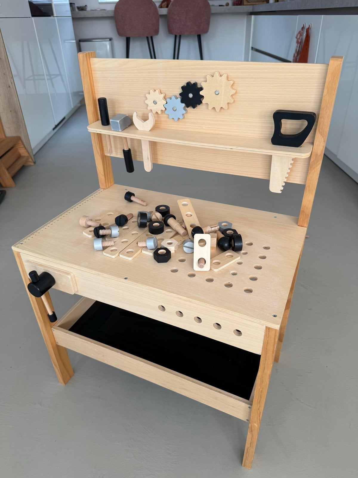 [Petite Amélie] Houten speelgoed werkbank met accessoires, Ophalen, Zo goed als nieuw, Knutselen