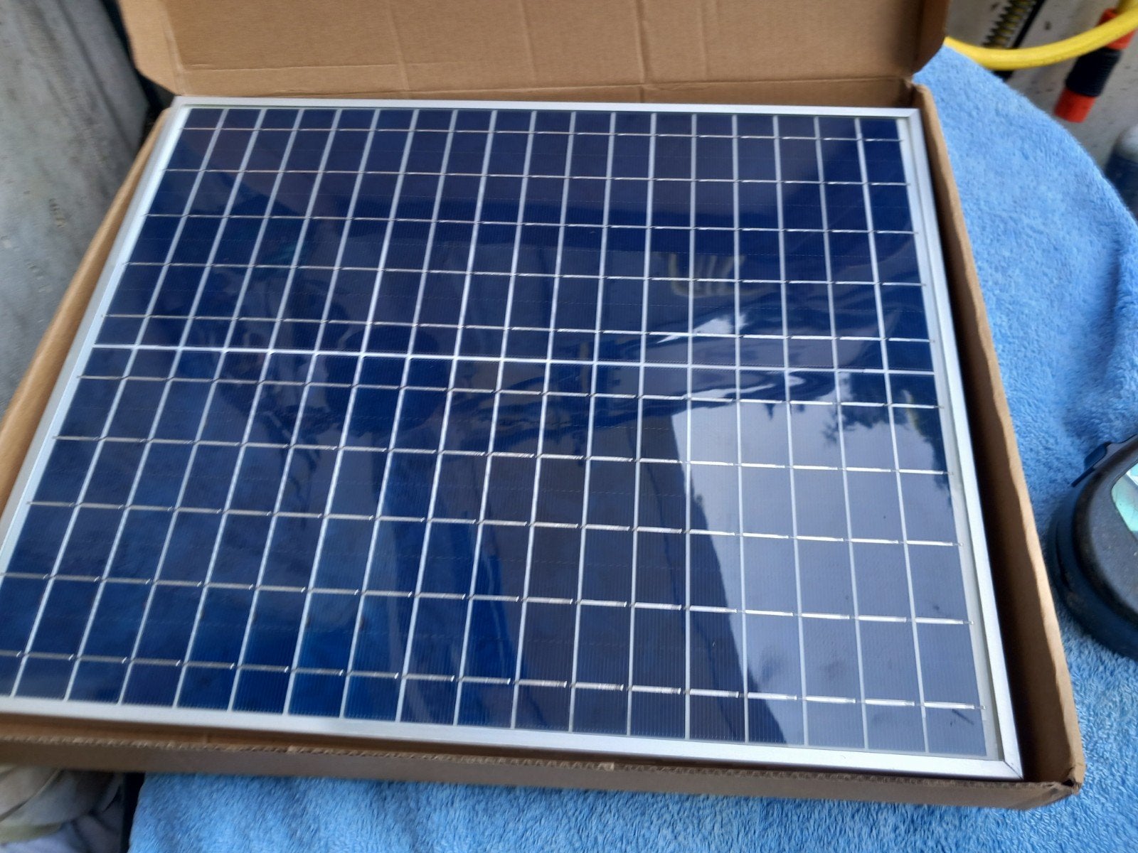 Zonnepaneel 40x33 cm met laadregelaar en accessoires, Ophalen of Verzenden