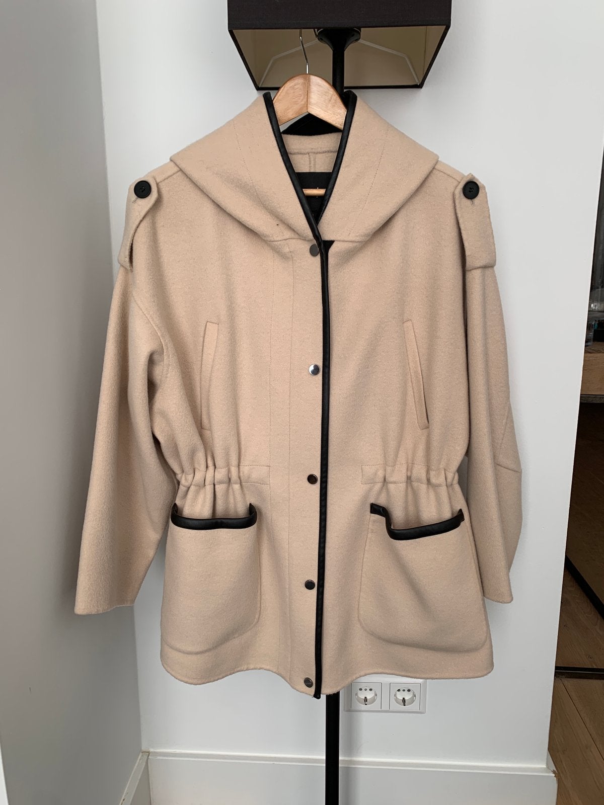 Maje jas, maat 1, Ophalen of Verzenden, Zo goed als nieuw, Maat 36 (S), Beige