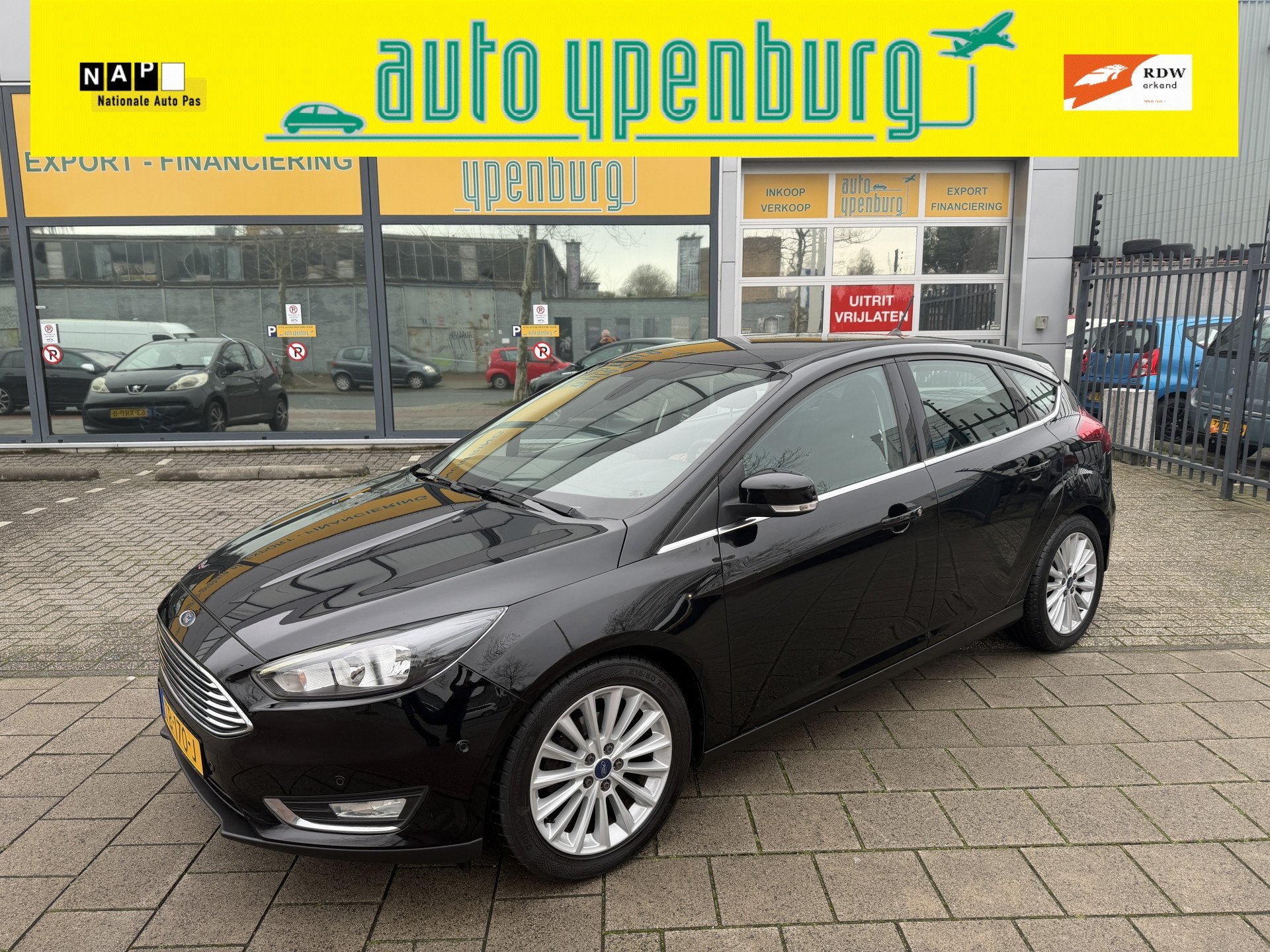 Ford Focus 1.0 Titanium * 36.905 Km * Airco * Navi * Cruise, Auto's, Stof, Gebruikt, Euro 6, Zwart