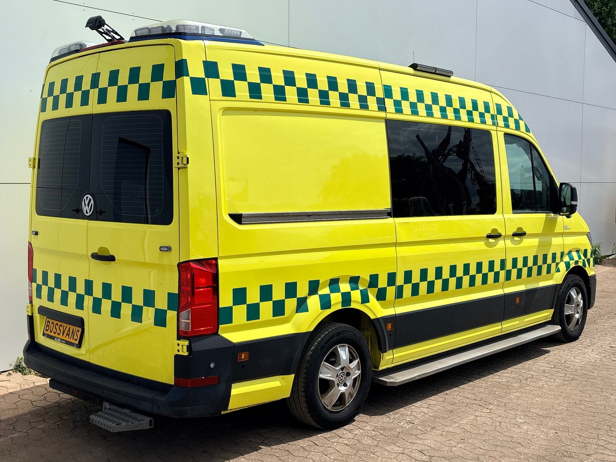 Volkswagen Crafter 2.0 TDI 177PK Ambulance L3H3 Automaat Zie, Auto's, Automaat, Gebruikt, Euro 6, 4 cilinders
