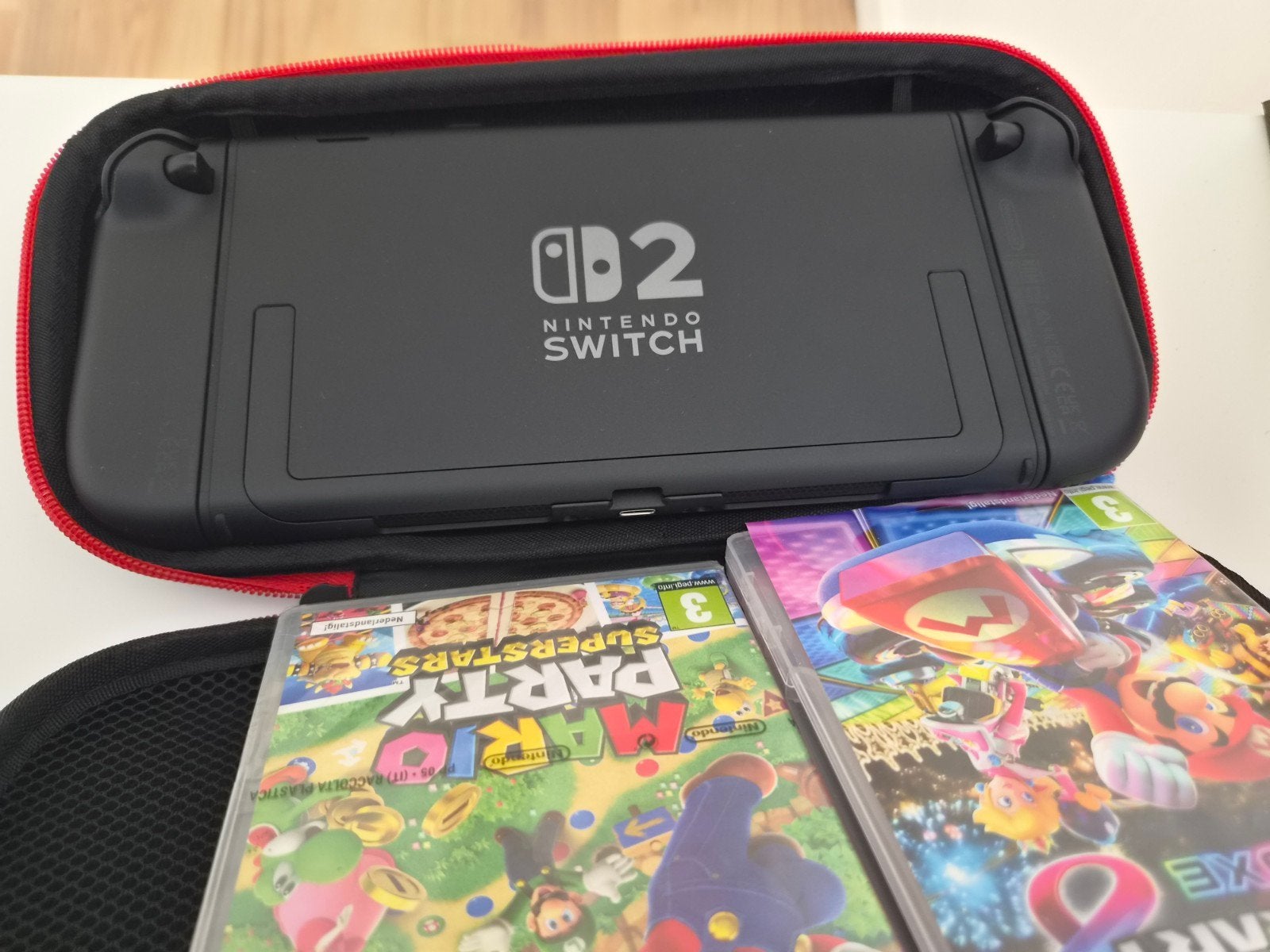 3 Nintendo Switch spellen + hardcase, Ophalen, Zo goed als nieuw